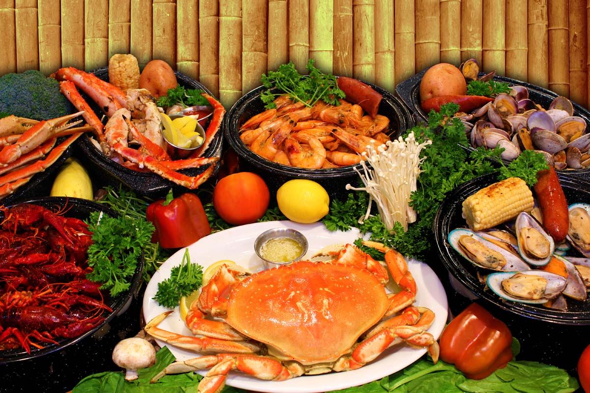 What delicious food to try in Vinh Hy?