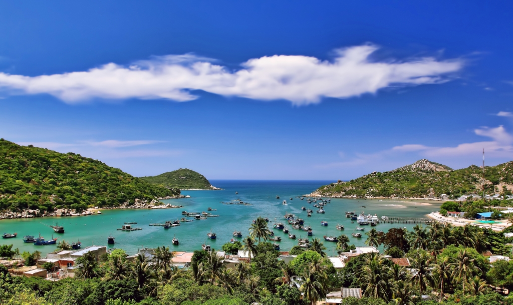 Top places to visit and have fun in Vĩnh Hy